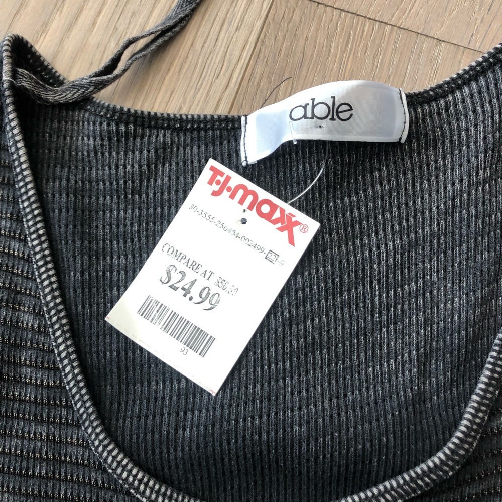 Super soft Able BNWT medium cold shoulder tunic - Picture 3 of 5